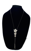 Elegant Flowers Necklace